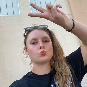 Meet your Posher, Avery